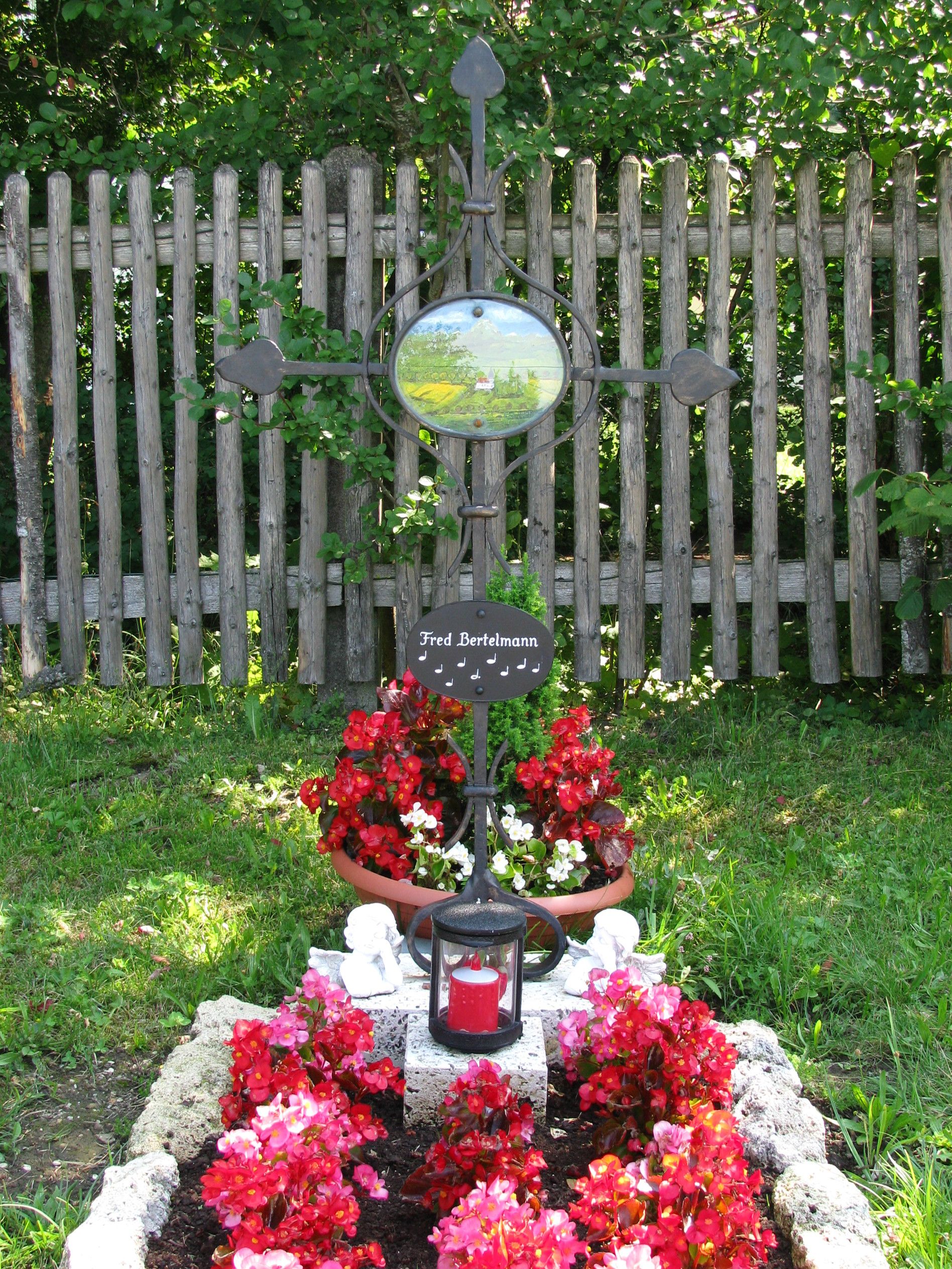 Grab von Fred Bertelmann auf dem Friedhof Aufkirchen